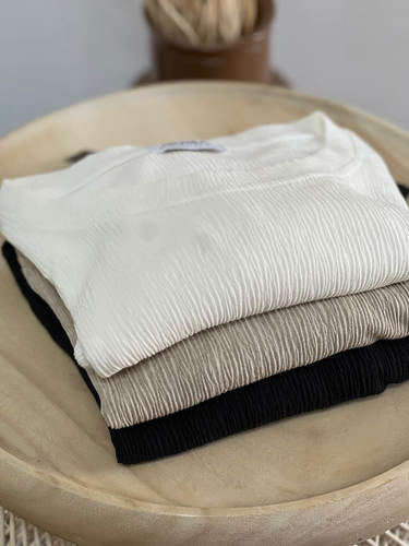 MOMA Chic Black Short - Sleeve Top: Elevate Your Casual Look Instantly