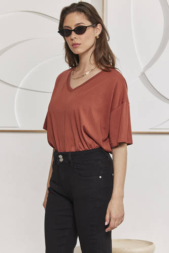 MOMA Rust - Colored V - Neck Tee | Effortless Casual Chic for Daily Looks