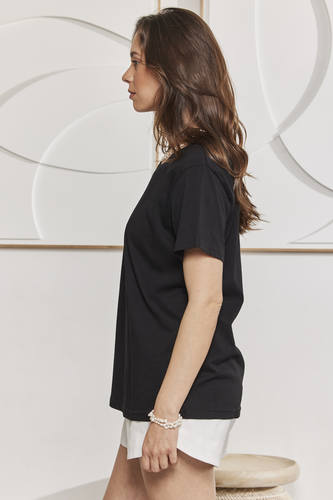 MOMA Black Crew - Neck Graphic Tee | Effortless Casual Chic