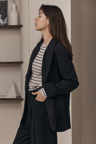 MOMA Black Tailored Garment | Comfort Meets Minimalist Style