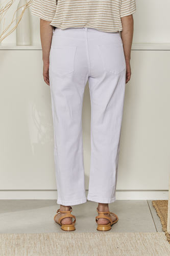 MOMA Comfortable Belted White Cropped Jeans