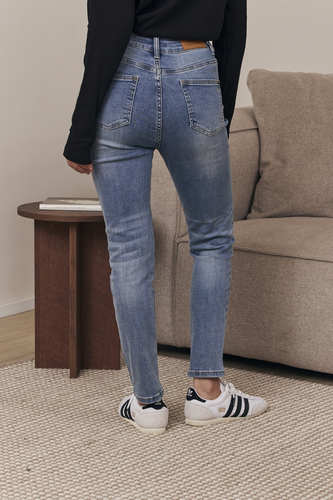 MOMA Versatile Light Blue Skinny Jeans