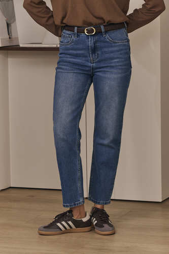 MOMA Comfort-Fit Blue Cropped Jeans