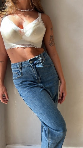 MOMA White Lace - Trimmed Bra: Embrace Timeless Elegance